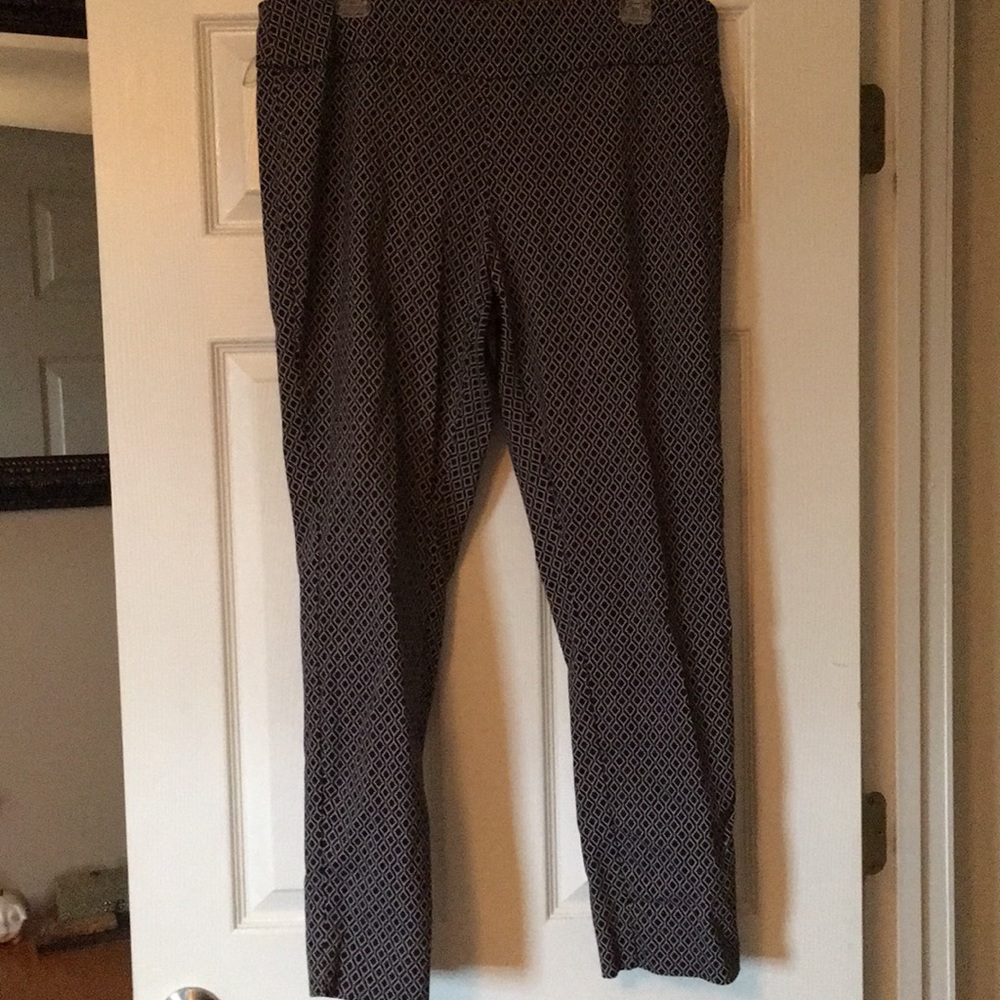 Black and white patterned legging/pants